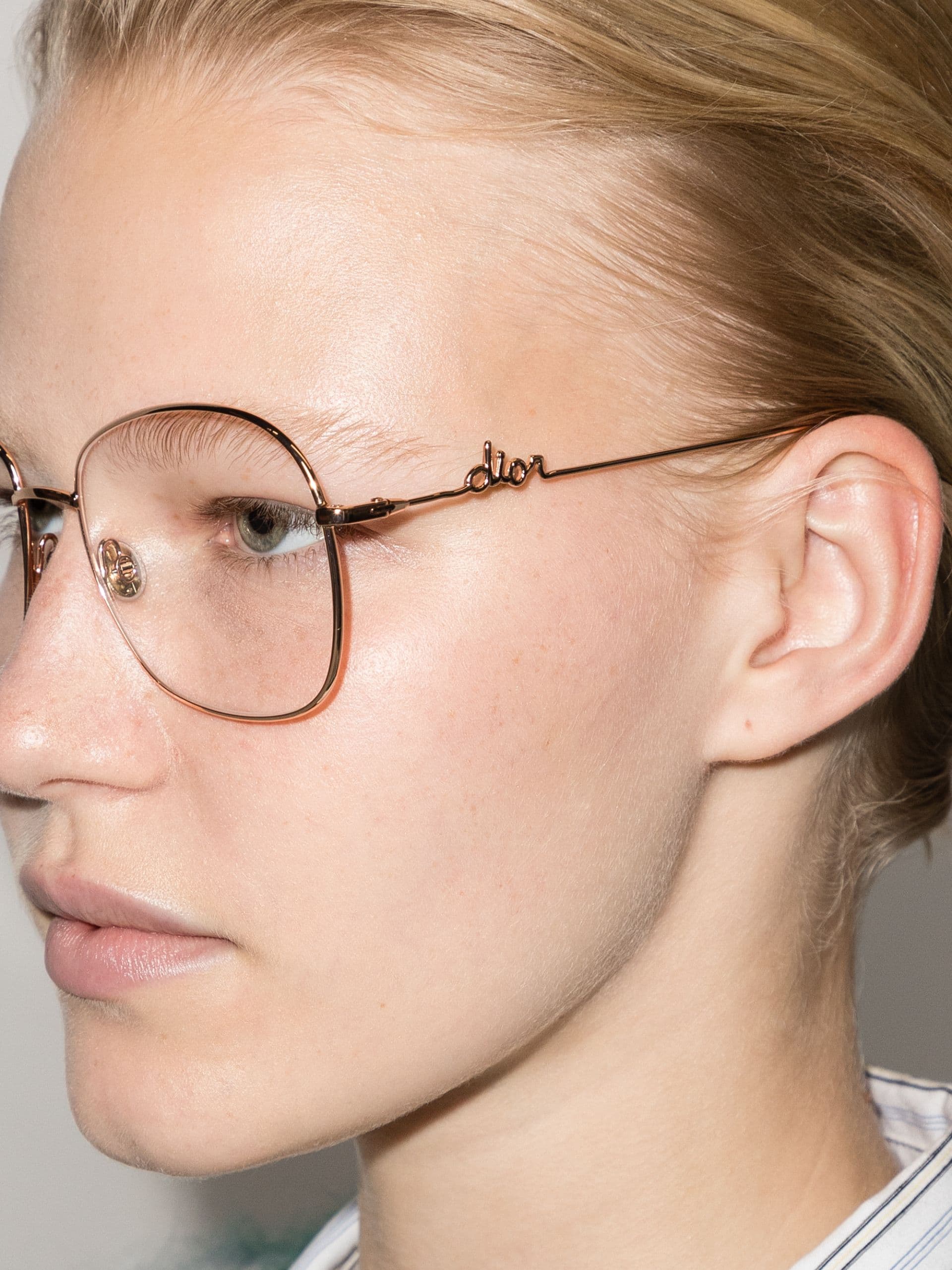 e-commerce Browns sunglasses